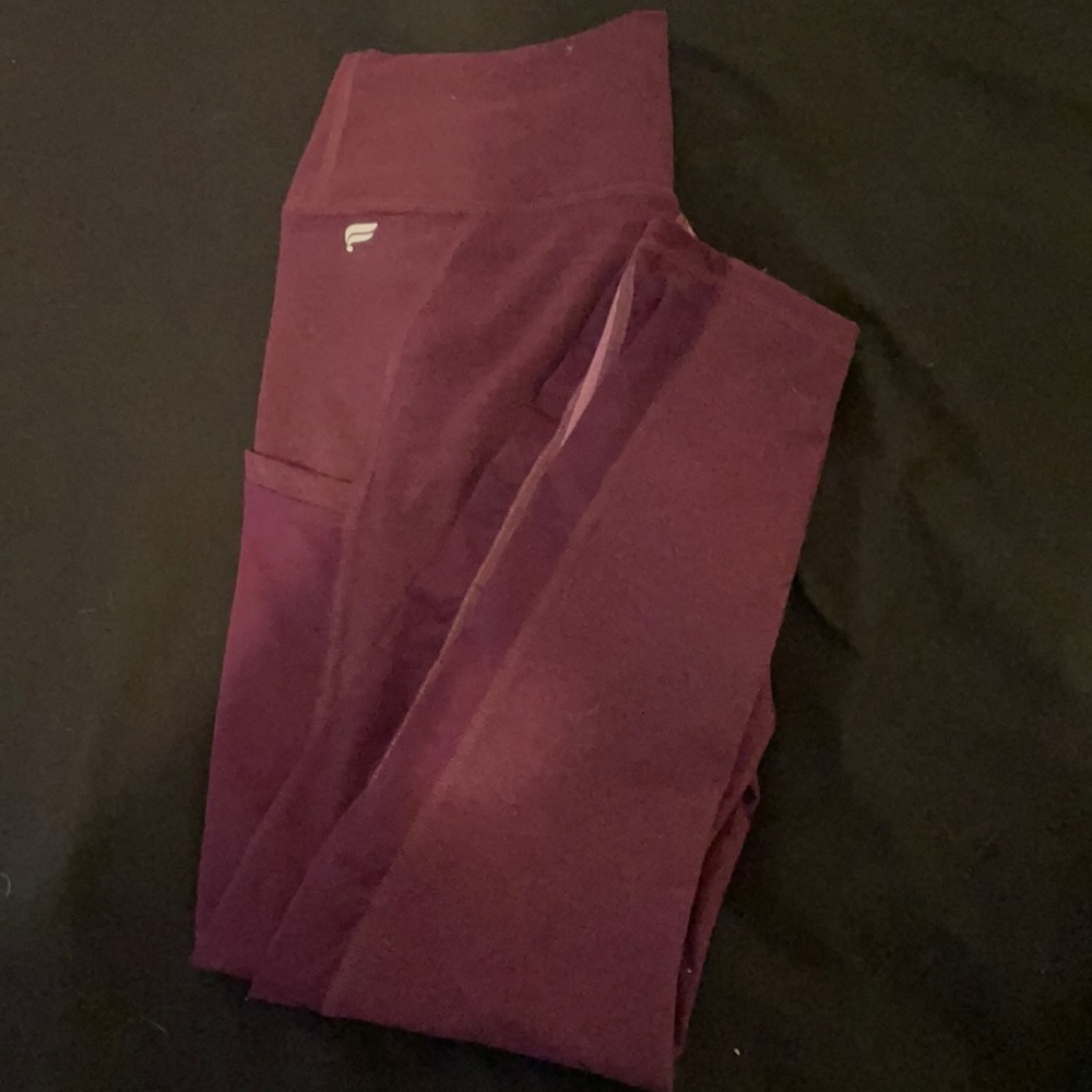 Super cute I love the color and it’s a M it comes with pockets.